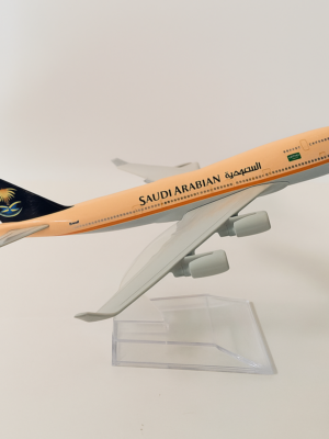 Airplane Model SAUDI ARABIAN Airlines model 16 cm  Boeing 777 airplane 16CM Metal alloy diecast 1:400 airplane model toy for children