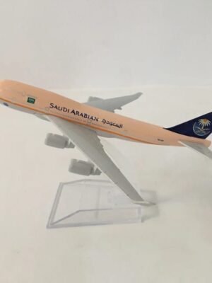 Airplane Model SAUDI ARABIAN Airlines model 16 cm  Boeing 777 airplane 16CM Metal alloy diecast 1:400 airplane model toy for children