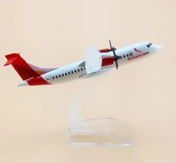 Airplane Model metal (16CM) 1:400 Model Diecast Aircraft ATR-72 Malaysia Firefly Propeller Airline Display Toys Model With Stand Display Fans