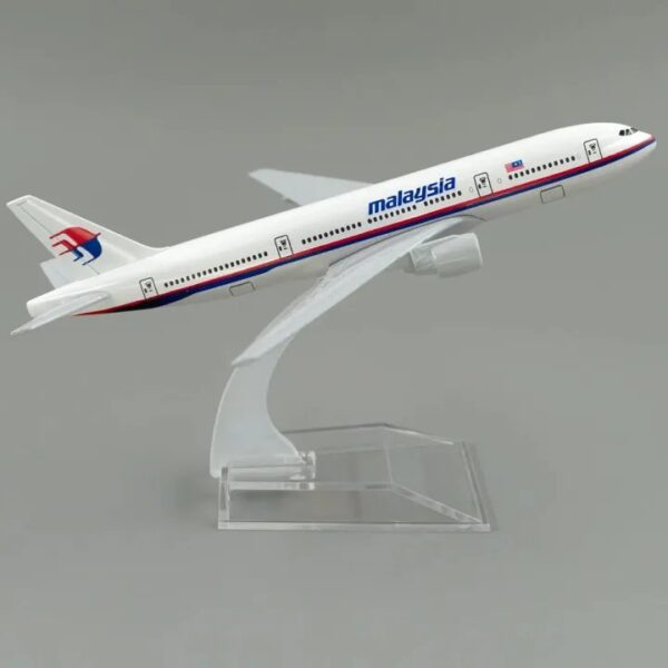 Malaysia Airlines b777 (16cm) 1/400 Scale Metal Aircraf Model with stand Airplane Plane Model Toys Decoration and Collection