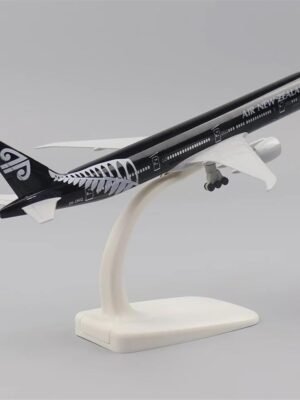 New Zealand Boeing 777 Airplane Model 20cm 1:400 Scale with Wheels – Die-Cast Alloy Aircraft, Highly Restored, Ideal for Collection, Home & Office