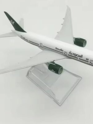 Saudi Arabian Airlines B787 Die-cast Aircraft Model (16cm, 1:400) – Metal Simulated Passenger Airplane for Home and Office Decoration