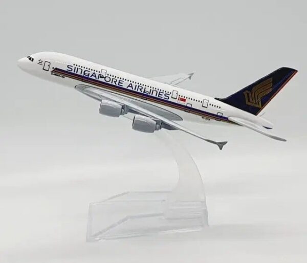 Singapore Airlines A380 Model (16cm) | Diecast Metal Airbus Aircraft 1:400 Scale Plane for Home & Office Decoration