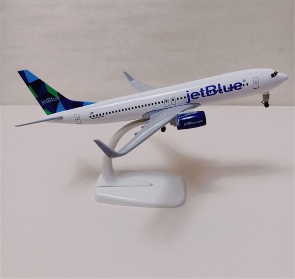 JetBlue Airlines Boeing 737 Aircraft Model – 20cm 1:200 Scale, Full Metal Diecast Airplane for Home & Office Décor