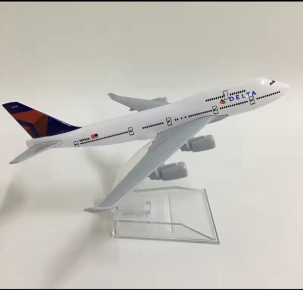 Delta Air Boeing 747 – 16 cm Small Aircraft Model | 1:400 Scale Diecast Metal Airplane Model | Metal Plane Toy Collectible for Home & Office Decoration & Collectors